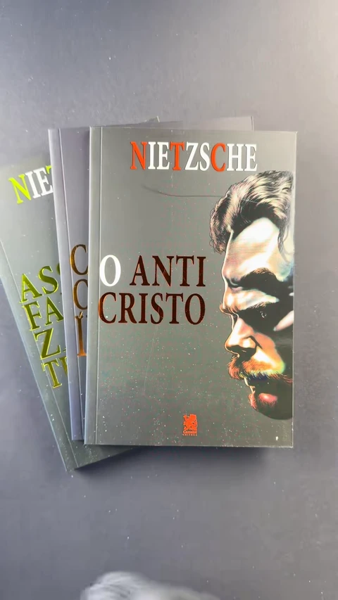 Capa preta e laranja de O Anticristo