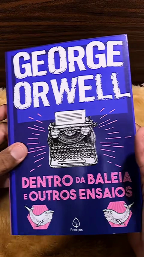Capa azul de Dentro da Baleia e Outros Ensaios com máquina de escrever