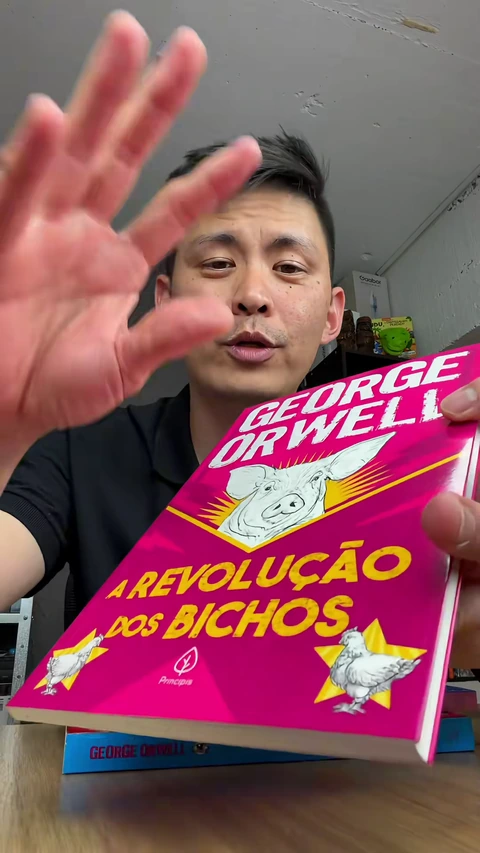 Capa rosa de A Revolução dos Bichos com a ilustração de um porco